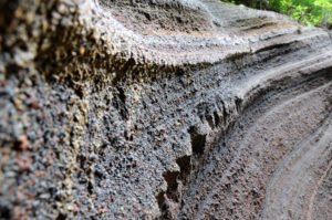 鉢ノ山の切通し